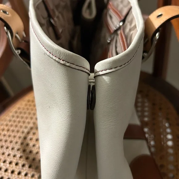 Vintage 2000's Coach Soho Shopper Cream and Brown Leather Carryall - Picture 5 of 11